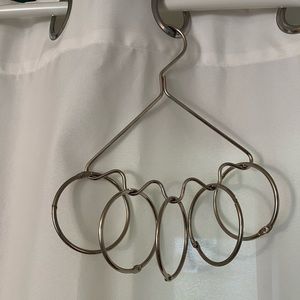 Accessories hanger